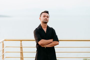 Hüseyin Dönmez’den Yazın Enerjisini Taşıyan Yepyeni Bir Şarkı: “Manolya”